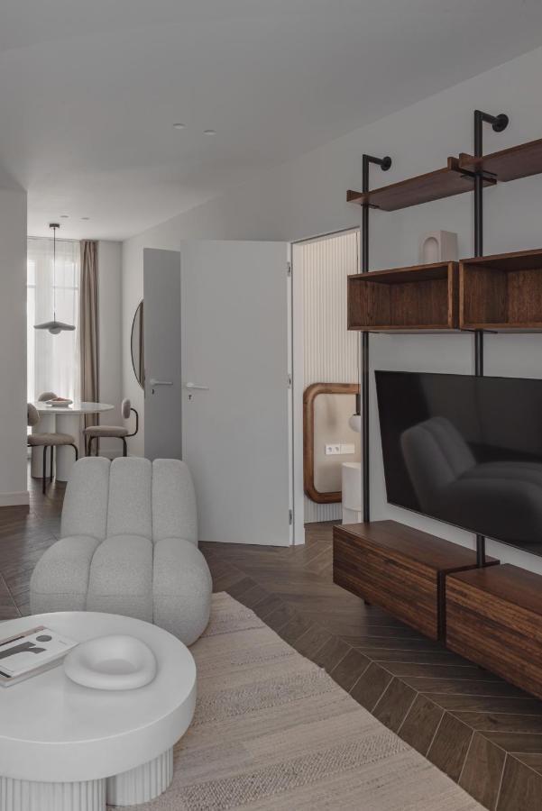 2 Bedroom Next To Monaco Apartment